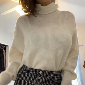 Super cozy sweater!!! Soft and oversized